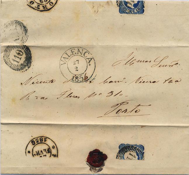 0200.jpg -     Lote:    200            Colecção Invicta       Descrição:         Carimbos circulares datados. 1855/56 &mdash; D. Pedro V. Cabelos lisos. Sobrescrito circulado de Valença (27.02.1856) para o Porto (29.02.56) com selo de 25 reis azul tipo II, CE7, cortado ao meio quando da abertura da carta. Carimbo circular datado de VALENÇA, batido a preto, com o último algarismo do ano limado, e completado a manuscrito "6". MB e R.        Carta       Valor Base:     &euro; 20,00     Valor Venda:     &euro; 36,00     