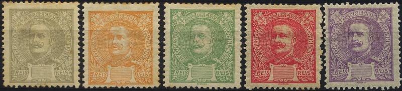 0363.jpg -     Lote:    363            Colecção Clássica - 2.ª parte       Descrição:         1895/1896 &mdash; Carlos I, tipo Mouchon. Lote de cinco provas de cor denteadas, todas de cores diferentes (cinzento, amarelo, verde, carmim e lilás) sem impressão da taxa.        PRV       Valor Base:     &euro; 15,00     Valor Venda:     &euro; 30,00     