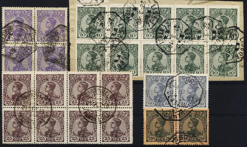 0406.jpg -     Lote:    406            Colecção Clássica - 2.ª parte       Descrição:         1910 &mdash; D. Manuel II. Lote composto por: quadra de 2 &frac12; reis + fragmento com 10 selos de 10 reis + bloco de 8 selos de 25 reis + par de 80 reis + par de 200 reis. CE156, 158, 161, 164 e 166.        Lote/O       Valor Base:     &euro; 25,00     Valor Venda:     &euro; 25,00     