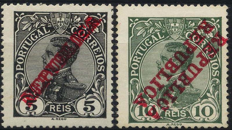 0414.jpg -     Lote:    414            Colecção Clássica - 2.ª parte       Descrição:         1910 &mdash; D. Manuel II com sobrecarga REPUBLICA. Lote composto por dois selos: um de 5 reis preto CE171 com dupla impressão da sobrecarga + selo de 10 reis verde CE172 com dupla sobrecarga invertida.        **/*       Valor Base:     &euro; 10,00     Valor Venda:     Retirado     