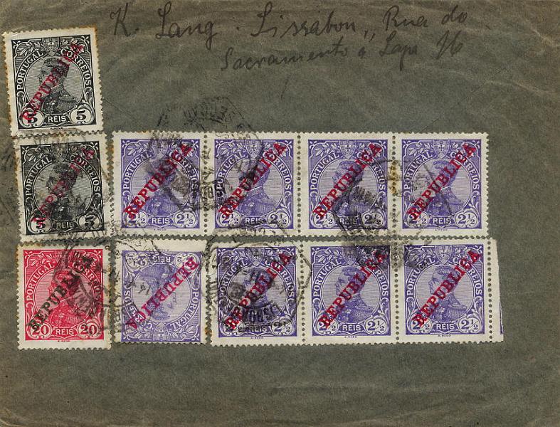 0418.jpg -     Lote:    418            Colecção Clássica - 2.ª parte       Descrição:         1910 &mdash; D. Manuel II com sobrecarga REPUBLICA. Sobrescrito circulado de Lisboa (04.01.1911) para a Alemanha com 8 selos de 2 &frac12; reis CE170 + dois selos de 5 reis preto CE171 + selo de 20 reis carmim CE174.        Carta       Valor Base:     &euro; 30,00     Valor Venda:     &euro; 30,00     