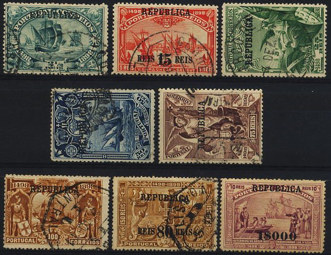 0430.jpg -     Lote:    430            Colecção Clássica - 2.ª parte       Descrição:         1911 &mdash; 4.º Centenário do Descobrimento do Caminho Marítimo para a Índia com sobrecarga REPUBLICA sobre selos do Continente. CE184/191. Série completa (selo de 1$000 s/ 10 reis em estado de novo, com sinal de charneira). Valor de catálogo &euro; 138,00.        O       Valor Base:     &euro; 20,00     Valor Venda:     &euro; 32,00     