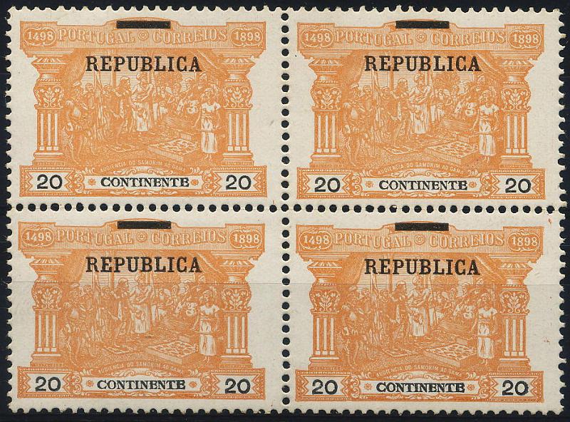 0441.jpg -     Lote:    441            Colecção Clássica - 2.ª parte       Descrição:         1911 &mdash; 4.º Centenário do Descobrimento do Caminho Marítimo para a Índia com sobrecarga REPUBLICA sobre selos de porteado do Continente. CE194, 20 reis amarelo laranja. Quadra. Valor de catálogo &euro; 163,60.        ***       Valor Base:     &euro; 25,00     Valor Venda:     Retirado     
