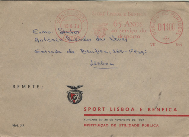 0700.jpg -     Lote:    700                   Descrição:         Cartas publicitárias. Sport Lisboa e Benfica. Sobrescrito timbrado circulado em Lisboa (15.06.74), com franquia mecânica de 1$00, com tarja publicitária "SPORT LISBOA E BENFICA / 65 ANOS / AO SERVIÇO DO DESPORTO", a vermelho.        Carta       Valor Base:     &euro; 6,00     Valor Venda:     &euro; 10,00     