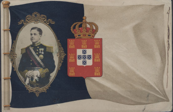 0853.jpg -     Lote:    853                   Descrição:         D. Manuel II, retrato com moldura dourada + Bandeira Monárquica. Postal ilustrado colorido, em relevo, editado por A. Myre. MB e MR.        PI       Valor Base:     &euro; 25,00     Valor Venda:     &euro; 25,00     