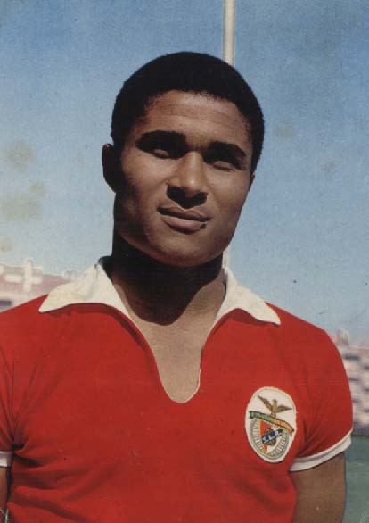 0871.jpg -     Lote:    871                   Descrição:         Eusébio da Silva Ferreira. Novo. Editado pela Fotogravura Nacional Lda.        PI       Valor Base:     &euro; 5,00     Valor Venda:     &euro; 8,00     