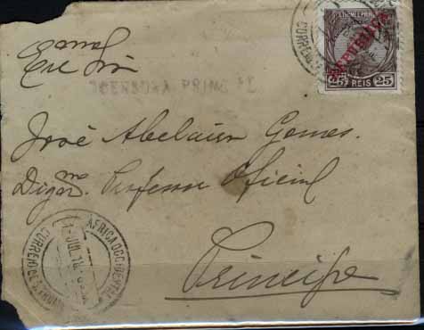 0988.jpg -     Lote:    988                   Descrição:         1.ª Guerra Mundial. Censuras. 1912 &mdash; D. Manuel II com sobrecarga REPUBLICA. CE115, 25 reis castanho em sobrescrito circulado de S. Tomé (01.07.18) para o Príncipe (19.07.18). Pequenos defeitos no sobrescrito. Carimbo de censura batido a violeta "CENSURA PRINCIPE". MR.        Carta       Valor Base:     &euro; 250,00     Valor Venda:     &euro; 550,00     