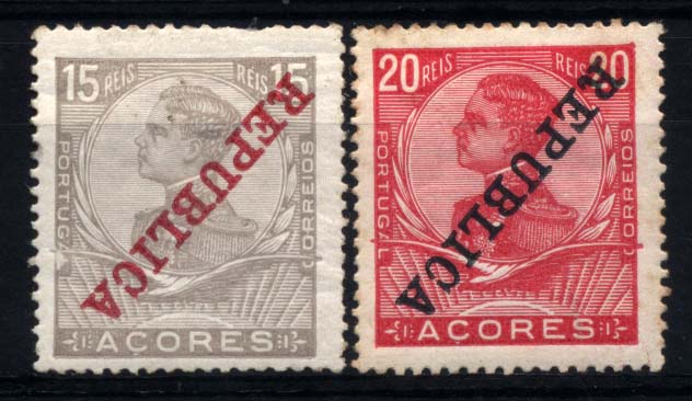 1116.jpg -     Lote:    1116            Açores       Descrição:         1911 &mdash; D. Manuel II com sobrecarga REPUBLICA. CE124/125, 15 e 20 reis. Os dois selos com a sobrecarga invertida. Selo de 15 reis com falhas no denteado superior.        **       Valor Base:     &euro; 12,00     Valor Venda:     Retirado     