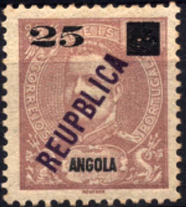1141.jpg -     Lote:    1141            Angola       Descrição:         1912 &mdash; D. Carlos I Mouchon com sobrecarga REPUBLICA e sobretaxa tipografada localmente. CE117, 25 s/ 75 reis lilás, com variedade REUPBLICA. Valor de catálogo &euro; 150,00.        **       Valor Base:     &euro; 40,00     Valor Venda:     &euro; 42,00     