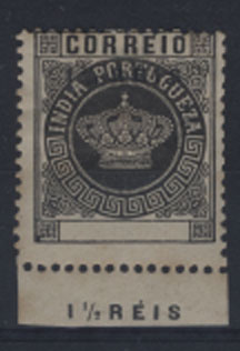 1202.jpg -     Lote:    1202            Índia Portuguesa       Descrição:         1882 &mdash; Tipo Coroa. Valores em moeda local. CE115, 1 &frac12; reis preto, denteado 12 &frac12;, tipo I. Selo com o denteado deslocado, assim como a taxa muito deslocada (impressa na banda inferior da folha. MB e MR.        **       Valor Base:     &euro; 10,00     Valor Venda:     &euro; 22,00     