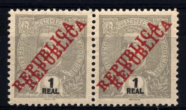 1203.jpg -     Lote:    1203            Índia Portuguesa       Descrição:         1903 &mdash; D. Carlos I Mouchon, com sobrecarga REPUBLICA da Casa da Moeda. CE200, 1 real cinzento. Par horizontal com dupla sobrecarga.         ***       Valor Base:     &euro; 15,00     Valor Venda:     &euro; 60,00     