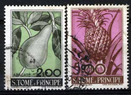 1253.jpg -     Lote:    1253            S. Tomé e Príncipe       Descrição:         1948 &mdash; Frutos de S. Tomé e Príncipe. Lote de dois selos: CE343, 2$00 com vírgula dentro do 1.º zero (erro catalogado por Eládio dos Santos; CE344, 5$00, com deslocação da cor rosa.        O       Valor Base:     &euro; 10,00     Valor Venda:     Retirado     