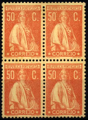 1408.jpg -     Lote:    1408            Portugal       Descrição:         1912 &mdash; Ceres. CE219, 50C laranja sobre amarelo em papel porcelana colorido espesso, denteado 12 &frac12;. Quadra com selos bem centrados. Valor de catálogo &euro; 1.036,00.        RG**       Valor Base:     &euro; 150,00     Valor Venda:     Retirado     