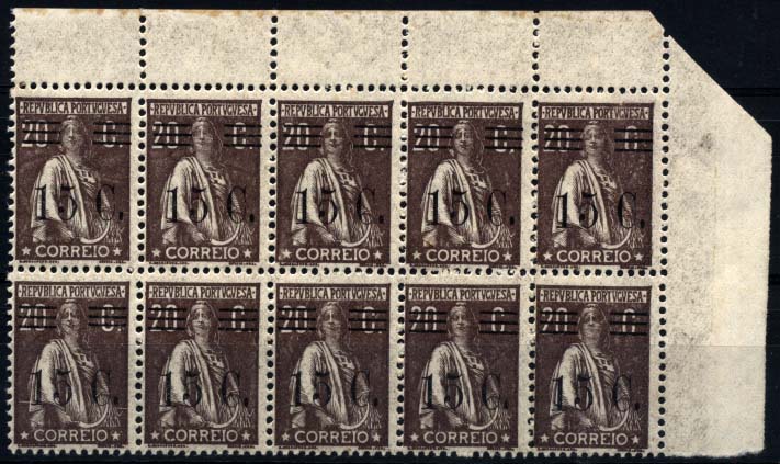 1446.jpg -     Lote:    1446            Portugal       Descrição:         1928/29 &mdash; Ceres, com sobretaxa. CE460, 15C s/ 20 castanho. Bloco horizontal de 10 selos, papel liso, denteado 12x11 &frac12;, canto superior direito de folha. Selo 6 (1.º da última fila com variedade de barras tipo XI. Valor de catálogo &euro; 1.171,00. MB e MR.        ***       Valor Base:     &euro; 200,00     Valor Venda:     &euro; 300,00     