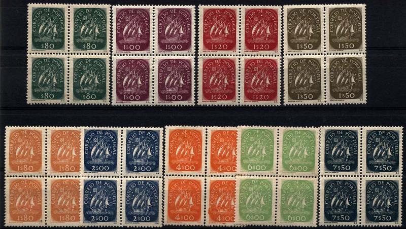 1499.jpg -     Lote:    1499            Portugal       Descrição:         1948/49 &mdash; Caravela. Novos valores e cores. CE696/704. Série completa em quadras. Valor de catálogo &euro; 2.932,00. MB e MR.        ***       Valor Base:     &euro; 450,00     Valor Venda:     &euro; 600,00     