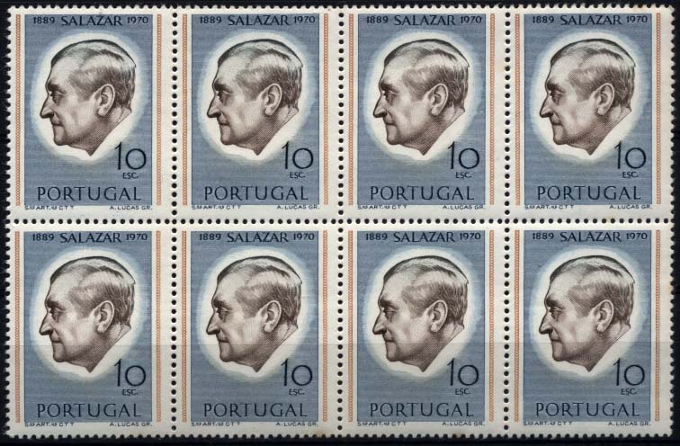 1516.jpg -     Lote:    1516            Portugal       Descrição:         1971 &mdash; Presidente Salazar. CE1108, 10E. Bloco horizontal de 8 selos (4x2) em denteado 12. Alguns ligeiros pontos de óxido no verso. Valor de catálogo &euro; 258,40.        ***       Valor Base:     &euro; 36,00     Valor Venda:     Retirado     