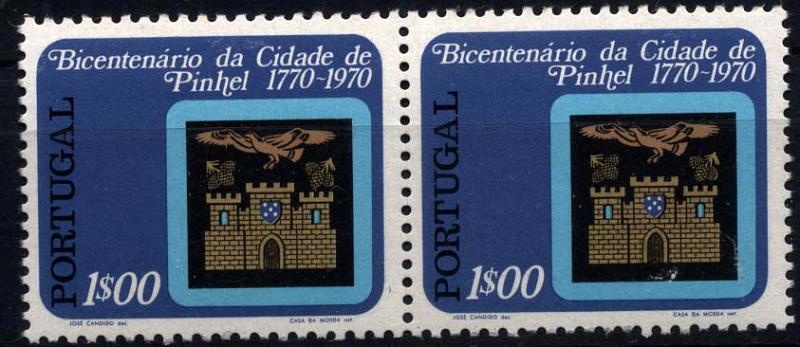 1517.jpg -     Lote:    1517            Portugal       Descrição:         1972 &mdash; Bicentenário da Cidade de Pinhel. CE1146, 1$00. Par horizontal em denteado 12x12 &frac12;. Valor de catálogo &euro; 286,00.        ***       Valor Base:     &euro; 30,00     Valor Venda:     &euro; 42,00     