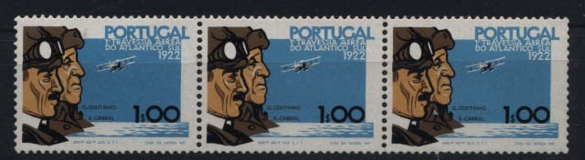 1519.jpg -     Lote:    1519            Portugal       Descrição:         1972 &mdash; Cinquentenário da 1.ª Travessia Aérea Lisboa-Rio de Janeiro. CE1171, 1$00. Tira horizontal de 3 selos em denteado 13 &frac12;. Valor de catálogo &euro; 215,40.        ***       Valor Base:     &euro; 30,00     Valor Venda:     Retirado     