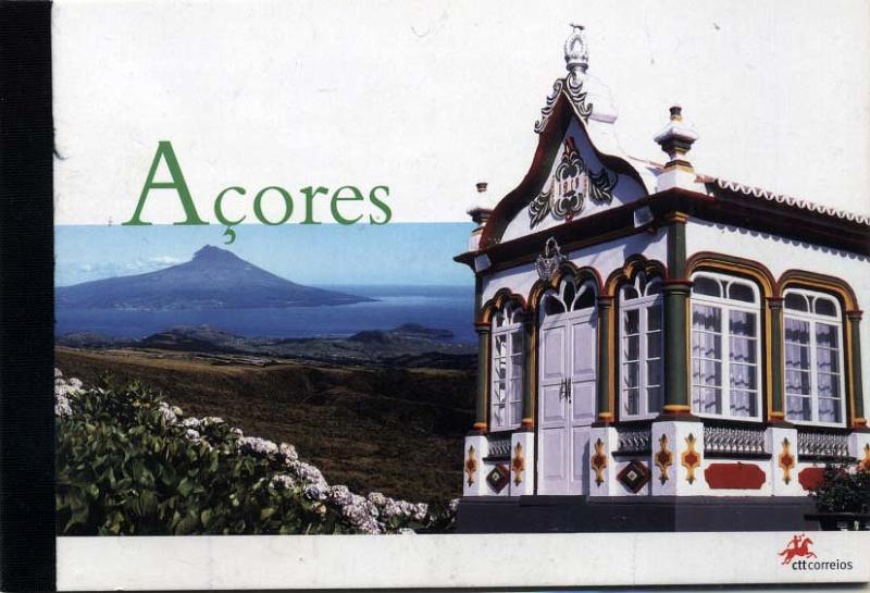 1526.jpg -     Lote:    1526            Portugal       Descrição:         2005 &mdash; Açores 2005 &mdash; Cadernetas. Tiragem 7.500 exemplares. Caderneta com os selos e blocos das emissões alusivas aos Açores emitidas em 2005 e uma prova de cor numerada. Valor de catálogo &euro; 120,00.        CRT       Valor Base:     &euro; 25,00     Valor Venda:     &euro; 50,00     