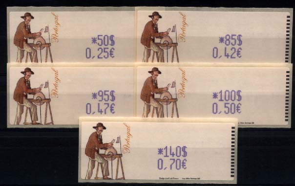 1536.jpg -     Lote:    1536            Portugal       Descrição:         1999 &mdash; Amolador. Dupla afixação da taxa. CE ETQ18A. Série completa para o correio ordinário, para o ano de 1999, com as taxas impressas a violeta. Não catalogada.        ETQ       Valor Base:     &euro; 120,00     Valor Venda:     Retirado     