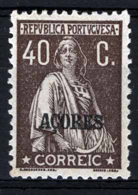 1561.jpg -     Lote:    1561            Açores       Descrição:         1924/26 &mdash; Ceres. Selos do Continente com sobrecarga AÇORES. CE205, 40C castanho escuro. Variedade CORREIC. Valor de catálogo &euro; 84,50.        **       Valor Base:     &euro; 20,00     Valor Venda:     &euro; 22,00     