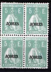 1569.jpg -     Lote:    1569            Açores       Descrição:         1924/26 &mdash; Ceres. Selos do Continente com sobrecarga AÇORES. CE217, 5$00 verde esmeralda. Quadra (dois selos com sinal de charneira e dois sem sinal). Valor de catálogo &euro; 107,80. MB e MR.        ***/**       Valor Base:     &euro; 20,00     Valor Venda:     &euro; 20,00     