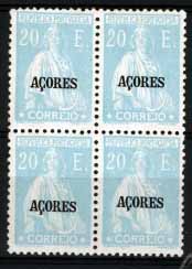 1571.jpg -     Lote:    1571            Açores       Descrição:         1924/26 &mdash; Ceres. Selos do Continente com sobrecarga AÇORES. CE219, 20$00 azul turquesa. Quadra (dois selos com sinal de charneira e dois sem sinal). Valor de catálogo &euro; 576,00. MB e MR.        **       Valor Base:     &euro; 120,00     Valor Venda:     &euro; 120,00     