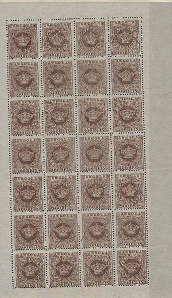 1595.jpg -     Lote:    1595            Angola       Descrição:         1870/77 &mdash; Tipo Coroa. CE9, 300 reis castanho, denteado 12 &frac12;. Folha completa de 28 selos. Valor de catálogo &euro; 770,00.        *       Valor Base:     &euro; 25,00     Valor Venda:     &euro; 75,00     
