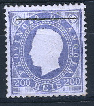1598.jpg -     Lote:    1598            Angola       Descrição:         1886 &mdash; D. Luís I, fita direita. CE22, 200 reis cinzento violeta, denteado 12 &frac12;. Selo original com traço fino a preto de 18 mm, distribuídos com as reimpressões de 1905. B e MR.        *       Valor Base:     &euro; 10,00     Valor Venda:     &euro; 22,00     