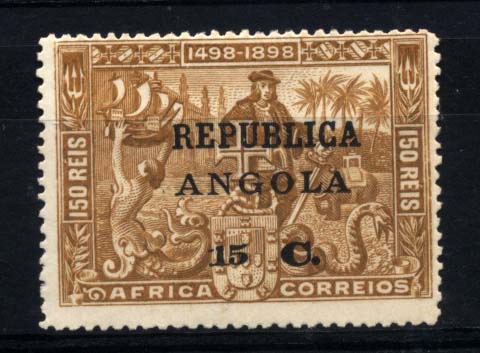 1619.jpg -     Lote:    1619            Angola       Descrição:         1913 &mdash; 4.º Centenário do Descobrimento do Caminho Marítimo para a Índia, com sobrecarga REPUBLICA e sobretaxa, sobre selos de África. CE125, 15C s/ 150 reis bistre. Selo com fenda no "A" (perna direita na intersecção do traço horizontal) de REPUBLICA". MR.        **       Valor Base:     &euro; 15,00     Valor Venda:     Retirado     