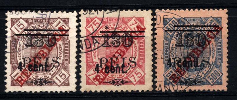 1654.jpg -     Lote:    1654            Angola       Descrição:         1919 &mdash; D. Carlos I, tipo Diogo Neto (selos de 1902) com sobretaxa local. NÃO EMITIDOS. Lote de três selos: 4 cent. s/ 130 s/ 15 reis castanho, denteado 11 &frac12; + 4 cent. s/ 130 s/ 75 reis carmim, denteado 11 &frac12; e 4 cent. s/ 130 s/ 300 reis, denteado 12 &frac12;. MR.        O       Valor Base:     &euro; 30,00     Valor Venda:     &euro; 55,00     