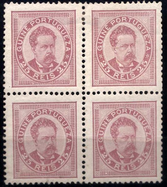 1673.jpg -     Lote:    1673            Guiné       Descrição:         1886 &mdash; D. Luís I. CE27, 25 reis lilás rosa, denteado 12 &frac12;. Quadra com dois selos sem charneira e dois com sinal ligeiro. Valor de catálogo &euro; 75,60..        ***       Valor Base:     &euro; 15,00     Valor Venda:     &euro; 22,00     