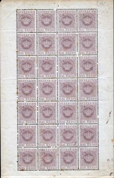 1706.jpg -     Lote:    1706            Índia Portuguesa       Descrição:         1880/81 &mdash; Tipo Coroa. Novas cores. CE59, 25 reis violeta claro, denteado 13 &frac12;. Folha completa de 28 selos, com muitos pontos de óxido. Valor de catálogo &euro; 1.464,40. Lote a ver.        *       Valor Base:     &euro; 70,00     Valor Venda:     &euro; 130,00     