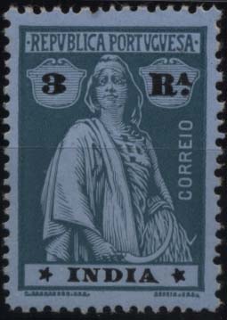 1725.jpg -     Lote:    1725            Índia Portuguesa       Descrição:         1913 &mdash; Ceres. CE270, 3R verde s/ azul, papel porcelana, denteado 15x14, posição estrelas III-IV. Valor de catálogo &euro; 39,70.        ***       Valor Base:     &euro; 10,00     Valor Venda:     &euro; 10,00     