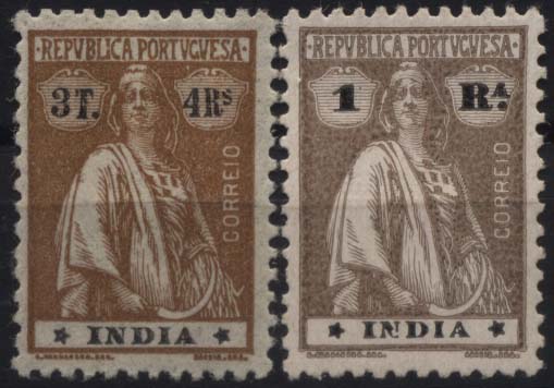 1727.jpg -     Lote:    1727            Índia Portuguesa       Descrição:         1922 &mdash; Ceres. Lote de 2 selos: CE317, 3T-4r + CE318, 1R. Selos com ligeiros sinais de charneira, ambos com as estrelas na posição III-IV.        **       Valor Base:     &euro; 8,00     Valor Venda:     &euro; 12,00     