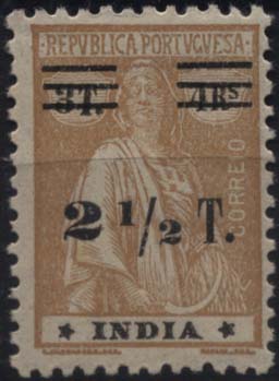 1729.jpg -     Lote:    1729            Índia Portuguesa       Descrição:         1931/32 &mdash; Ceres. CE326, 2 &frac12; T s/ 3T-4Rs, bistre, estrelas III-IV. Valor de catálogo &euro; 80,00.        **       Valor Base:     &euro; 20,00     Valor Venda:     &euro; 42,00     