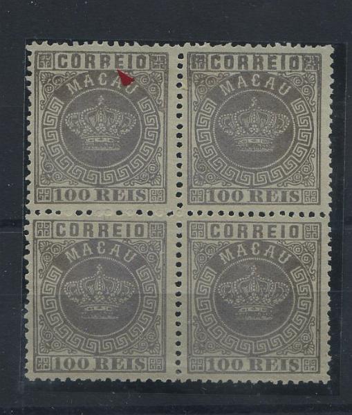 1739.jpg -     Lote:    1739            Macau       Descrição:         1884 &mdash; Tipo Coroa. CE7, 100 reis lilás cinza. Quadra em denteado 12 &frac12;, sem goma. Valor de catálogo &euro; 131,60.        *       Valor Base:     &euro; 25,00     Valor Venda:     &euro; 75,00     