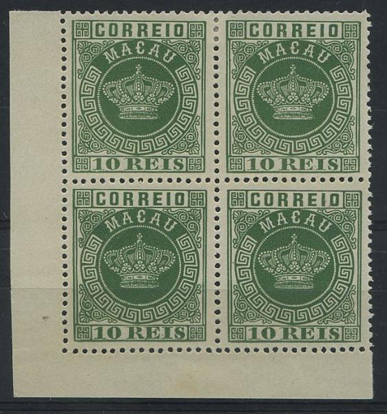 1748.jpg -     Lote:    1748            Macau       Descrição:         1885/89 &mdash; Tipo Coroa. Novas cores e valores. CE16, 10 reis verde, denteado 13 &frac12;. Quadra canto de folha, com ligeira charneira a meio do par superior. Valor de catálogo &euro; 356,00.        ***/**       Valor Base:     &euro; 100,00     Valor Venda:     &euro; 140,00     