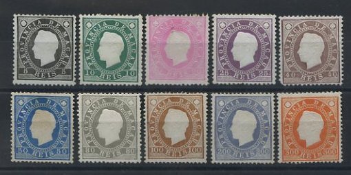 1755.jpg -     Lote:    1755            Macau       Descrição:         1888 . D. Luís I, fita direita. CE32/41. Série completa. 5, 10, 20, 25, 40 e 80 reis em denteado 12 &frac12; e restantes em denteado 13 &frac12;. Selo de 40 reis com canto curto. Valor de catálogo &euro; 258,00.        **/*       Valor Base:     &euro; 60,00     Valor Venda:     &euro; 95,00     