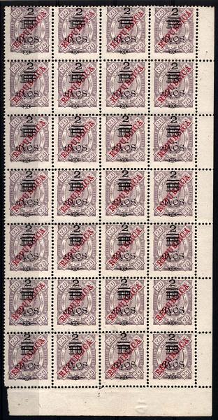 1794.jpg -     Lote:    1794            Macau       Descrição:         1913 &mdash; D. Carlos I tipo Diogo Neto. CE182, 2 s/ 18 a s/ 20 reis violeta vermelho. Folha completa de 28 selos. Valor de catálogo &euro; 152,60.        *       Valor Base:     &euro; 30,00     Valor Venda:     &euro; 160,00     