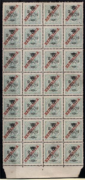 1814.jpg -     Lote:    1814            Macau       Descrição:         1919 &mdash; D. Carlos I tipo Diogo Neto com sobretaxa local. CE245, 2 s/ 6 avos s/ 80 reis verde claro. Folha completa de 28 selos. Valor de catálogo &euro; 716,80.        *       Valor Base:     &euro; 140,00     Valor Venda:     &euro; 320,00     
