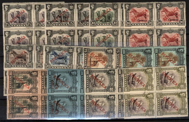 1889.jpg -     Lote:    1889            Companhia do Niassa       Descrição:         1921 &mdash; D. Manuel II, com sobrecarga e sobretaxa. Tipografadas em Lisboa. CE82/93. Série completa em quadras. Valor de catálogo &euro; 151,20.        ***       Valor Base:     &euro; 35,00     Valor Venda:     &euro; 75,00     
