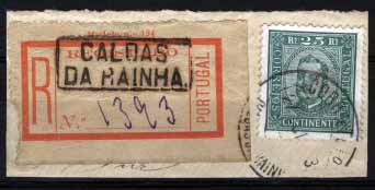 1936.jpg -     Lote:    1936            Portugal       Descrição:         Carimbos nominativos. 1892/93 &mdash; D. Carlos I, tipo Diogo Neto. CE70, 25 reis verde, denteado 11 &frac12;, papel porcelana em fragmento com etiqueta de registo, com carimbo nominativo batido a preto "CALDAS / DA RAINHA" &mdash; Gordon 93 (raridade 90).        FRG       Valor Base:     &euro; 30,00     Valor Venda:     Retirado     