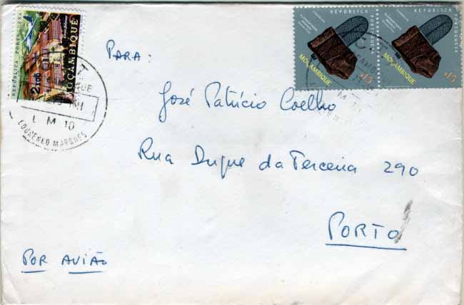 2074.jpg -     Lote:    2074            Moçambique       Descrição:         Carimbos circulares datados. Lote de dois sobrescritos: um circulado de Lourenço Marques (17.12.73) para o Porto com selos CE518 e CE CA25 e outro de Vila João Belo (30.08.60) para os EUA, com selos CE404, 414 e 415. Obliterados com carimbos batidos a preto de LOURENÇO MARQUES / L.M. 10 e VILA DE JOÃO BELO (hexagonal).         Carta       Valor Base:     &euro; 15,00     Valor Venda:     Retirado     