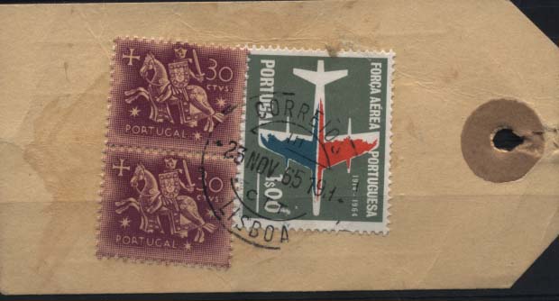 2280.jpg -     Lote:    2280      Lotes pelo Correio       Portugal       Descrição:         1955/65 &mdash; Cavaleiro Medieval + 50.º Força Aérea Portuguesa. Etiqueta de amostra circulada em Lisboa (25.11.65) com par de selos de 30 ctvs CE818 e 1$00 CE964.        ETQ       Valor Base:     &euro; 3,00     Valor Venda:     Retirado     