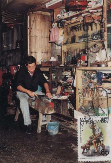 2437.jpg -     Lote:    2437      Lotes pelo Correio              Descrição:      Macau.   1991 &mdash; Profissões típicas. CE642/645. Lote de 4 postais máximos, um por cada selo da série, obliterados com carimbo de 1.º dia de circulação de Macau (01.03.91).        PM       Valor Base:     &euro; 6,00     Valor Venda:     &euro; 10,00     