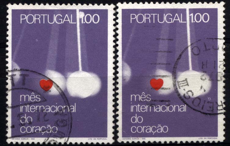 2584.jpg -     Lote:    2584      Lotes pelo Correio       Portugal       Descrição:         1972 &mdash; Mês Internacional do Coração. CE1149, 1$00 violeta e vermelho. Selo com variedade de cliché (ponto branco) junto ao valor. Acompanha selo similar normal para comparação.        O       Valor Base:     &euro; 3,00     Valor Venda:     &euro; 3,00     