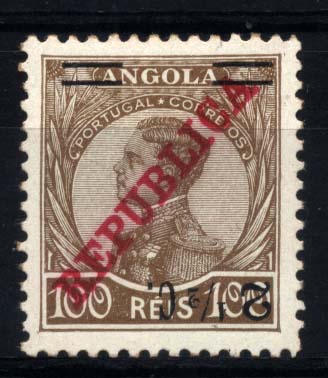 2606.jpg -     Lote:    2606      Lotes pelo Correio       Angola       Descrição:         1919 &mdash; D. Manuel II com sobrecarga REPUBLICA e sobretaxa. CE191, 2 &frac12; C s/ 100 reis. Selo com a sobretaxa invertida.        *       Valor Base:     &euro; 5,00     Valor Venda:     &euro; 9,00     