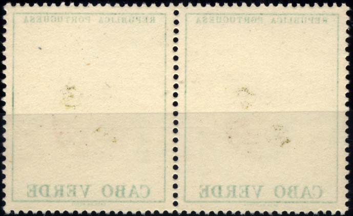 2608.jpg -     Lote:    2608      Lotes pelo Correio       Cabo Verde       Descrição:         1961 &mdash; Escudos de armas. CE295, $30. Par horizontal com repasse da cor verde.        ***       Valor Base:     &euro; 5,00     Valor Venda:     &euro; 5,00     