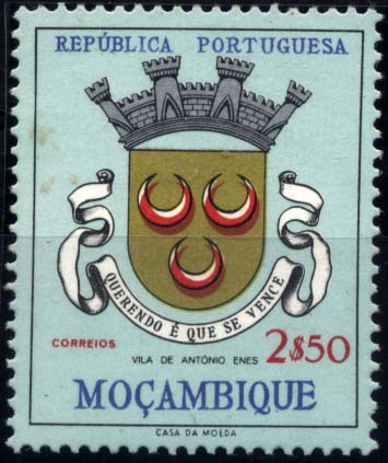 2611.jpg -     Lote:    2611      Lotes pelo Correio       Moçambique       Descrição:         1961 &mdash; Brasões de Moçambique. CE439, 2$50. Selo com deslocação da cor vermelha.        ***       Valor Base:     &euro; 5,00     Valor Venda:     Retirado     